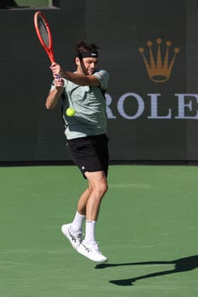 INDIAN WELLS, CA - MARCH 09: Taylor Fritz (USA) hits a backhand during the BNP Paribas Open on March 9, 2026 at Indian Wells Tennis Garden in Indian Wells, CA. (Photo by George Walker Icon Sportswire) TENNIS: MAR 09 BNP Paribas Open EDITORIAL USE ONLY Icon260309090