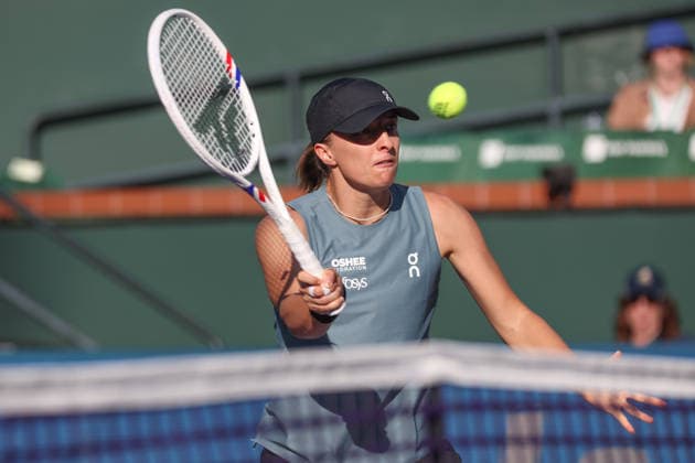 INDIAN WELLS, CA - MARCH 09: Iga Swiatek (POL) hits a volley during the BNP Paribas Open on March 9, 2026 at Indian Wells Tennis Garden in Indian Wells, CA. (Photo by George Walker Icon Sportswire) TENNIS: MAR 09 BNP Paribas Open EDITORIAL USE ONLY Icon260309137
