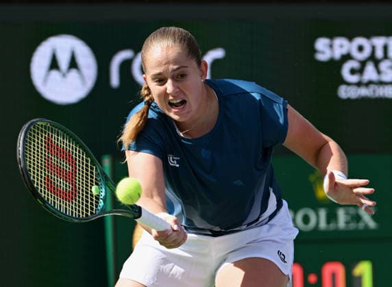 INDIAN WELLS, CA - MARCH 09: Jelena Ostapenko (LAT) returns the ball during a WTA, Tennis Damen tennis match during the BNP Paribas Open played on March 9, 2026 at the Indian Wells Tennis Garden in Indian Wells, CA. (Photo by John Cordes Icon Sportswire) TENNIS: MAR 09 BNP Paribas Open EDITORIAL USE ONLY Icon506260309002