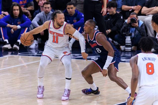 March 9, 2026, Inglewood, California, USA: Kris Dunn 8 of the Los Angeles Clippers guards Jalen Brunson 11 of the New York Knicks during their regular season NBA, Basketball Herren, USA game on Monday March 9, 2026 at Intuit Dome in Inglewood, California. ARIANA RUIZ PI Inglewood USA - ZUMAp124 20260309_zaa_p124_056 Copyright: xArianaxRuizx