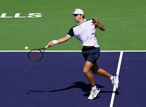 INDIAN WELLS, CA - MARCH 09: Novak Djokovic (SRB) returns the ball during an ATP, Tennis Herren tennis match during the BNP Paribas Open played on March 9, 2026 at the Indian Wells Tennis Garden in Indian Wells, CA. (Photo by John Cordes Icon Sportswire) TENNIS: MAR 09 BNP Paribas Open EDITORIAL USE ONLY Icon506260309042