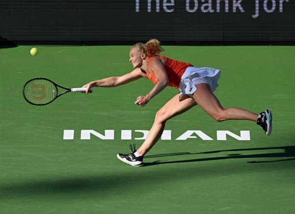 INDIAN WELLS, CA - MARCH 09: Katerina Siniakova (CZE) chases the ball during a WTA, Tennis Damen tennis match during the BNP Paribas Open played on March 9, 2026 at the Indian Wells Tennis Garden in Indian Wells, CA. (Photo by John Cordes Icon Sportswire) TENNIS: MAR 09 BNP Paribas Open EDITORIAL USE ONLY Icon506260309057