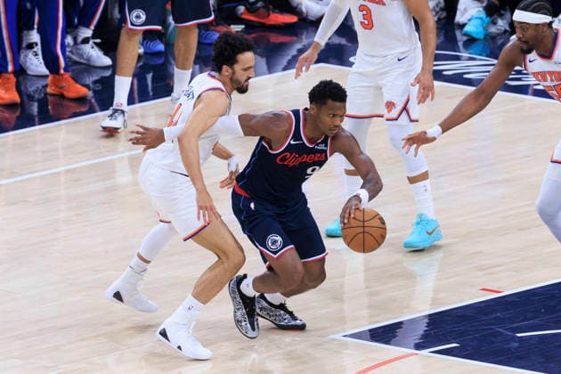March 9, 2026, Inglewood, California, USA: Bennedict Mathurin 9 of the Los Angeles Clippers drives past Landry Shamet 44 of the New York Knicks during their regular season NBA, Basketball Herren, USA game on Monday March 9, 2026 at Intuit Dome in Inglewood, California. Clippers defeat Knicks, 126-118. ARIANA RUIZ PI Inglewood USA - ZUMAp124 20260309_zaa_p124_093 Copyright: xArianaxRuizx
