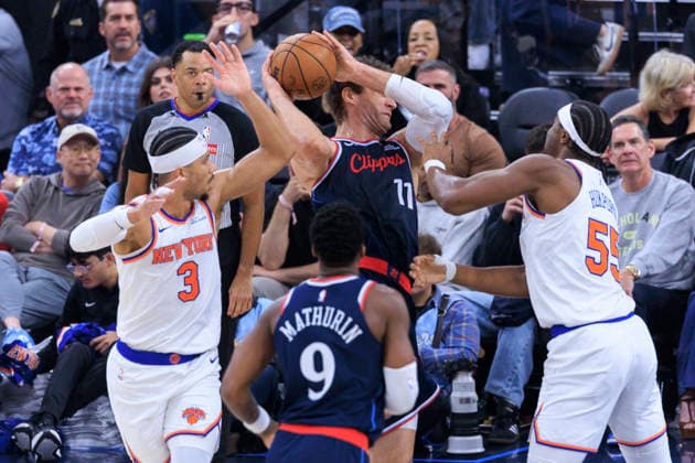 March 9, 2026, Inglewood, California, USA: Josh Hart 3 and Ariel Hukporti 55 of the New York Knicks attempt to steal the ball from Brook Lopez 11 of the Los Angeles Clippers during their regular season NBA, Basketball Herren, USA game on Monday March 9, 2026 at Intuit Dome in Inglewood, California. Clippers defeat Knicks, 126-118. ARIANA RUIZ PI Inglewood USA - ZUMAp124 20260309_zaa_p124_103 Copyright: xArianaxRuizx