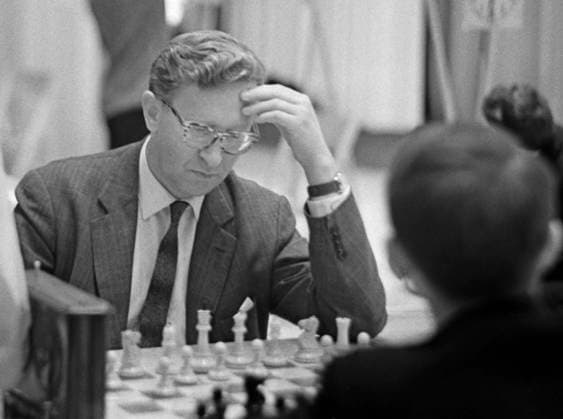 Moscow, USSR. Honoured Master of Sports of the USSR in chess, grandmaster Vasily Smyslov plays against Polish chess player Witold Balcerowski during the 5th International Chess Tournament of the USSR Central Chess Club at the Palace of Pioneers. Vyacheslav Un Da-Sin TASS  31937732