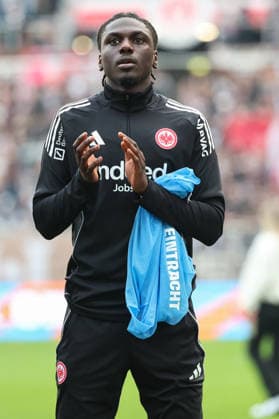 1 Bundesliga FC St Pauli Eintracht Frankfurt on 08 03 2026 at Millerntor Stadium in Hamburg Fousseny Doumbia Frankfurt 41 thanks the fans MH
