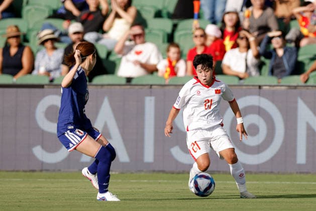 SOCCER ASIAN CUP JAPAN VIETNAM, Ngan Thi Van Su of Vietnam under pressure from Risa Shimizu of Japan during the AFC Women™s Asian Cup Group C match between Japan and Vietnam at HBF Park in Perth, Tuesday, March 10, 2026. ( NO ARCHIVING, EDITORIAL USE ONLY PERTH WESTERN AUSTRALIA AUSTRALIA  Copyright: xRICHARDxWAINWRIGHTx 20260310192760242947