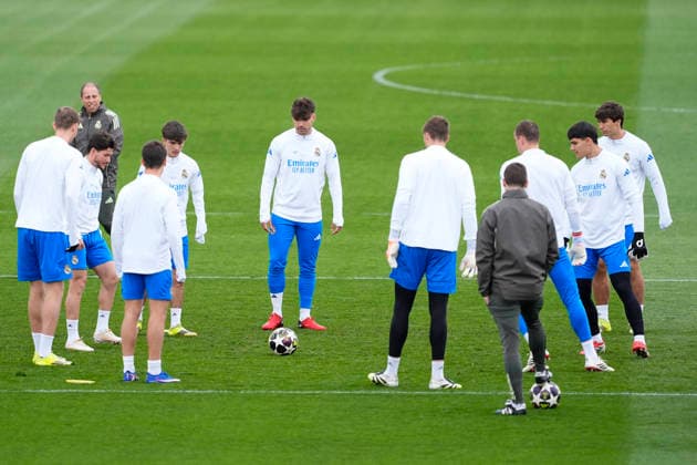 March 10, 2026, Valdebebas, Madrid, Spain: Raul Asencio during the training day of Real Madrid ahead the UEFA Champions League 2025 26, Round of 16 first leg, football match against Manchester City at Ciudad Deportiva Real Madrid on March 10, 2026, in Valdebebas, Madrid, Spain. Real Madrid Training And press conference, PK, Pressekonferenz - UEFA Champions League 2025 26 Round Of 16 First Leg - ZUMAa181 20260310_zaa_a181_004 Copyright: xOscarxJ.xBarrosox