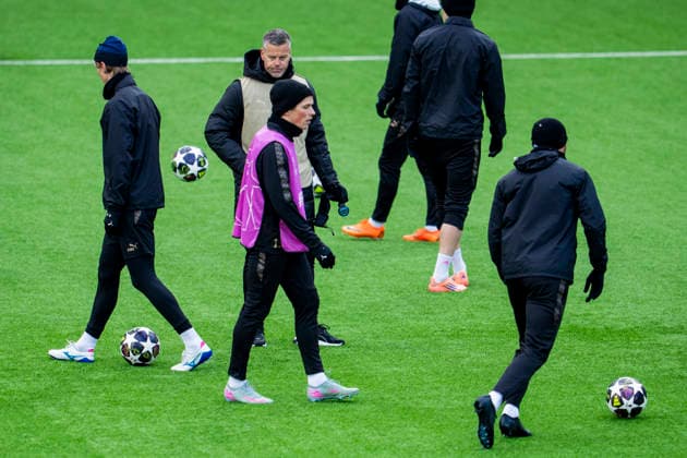 Football, training with Bodo Glimt Bodo, Norway 20260310 Bodo Glimt s coach Kjetil Knutsen during a training session with Bodo Glimt at Aspmyra stadium before the Champions League football match against Sporting Photo Fredrik Varfjell NTB Bodo Norway EDITORIAL USE ONLY RESTRICTED USE FOR BETTING COMPANIES  Copyright: xFredrikxVarfjellx xNTBx