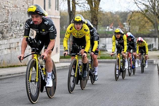 Belgian Victor Campenaerts of Team Visma-Lease a Bike pictured in action during the warming-up for the third stage of 84th edition of the Paris-Nice cycling race, a team time trial from Cosne-Cours-sur-Loire to Pouilly-sur-Loire (23,5 km), on Tuesday 10 March 2026. DAVIDxPINTENS  x167042039x