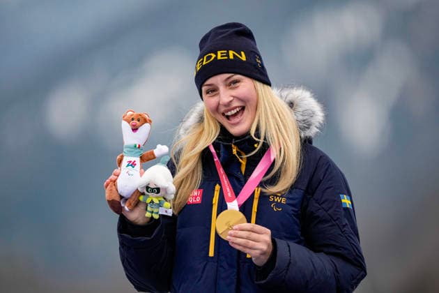 CORTINA, ITALY 20260310 Sweden s Ebba Arsjö waits to receive her gold medal in the alpine combined at the Paralympics at the Tofane Alpine Skiing Centre in Cortina, Italy. CORTINA ITALY x9200x *** CORTINA, ITALY 20260310 Sweden s Ebba Arsjö waits to receive her gold medal in the alpine combined at the Paralympics at the Tofane Alpine Skiing Centre in Cortina, Italy CORTINA ITALY x9200x  Copyright: xBjörnxLarssonxRosvall TTx PARALYMPICS 2026 ALPINE COMBINATION
