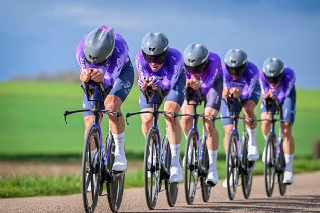 Paris Nice 2026 Stage 3 POUILLY-SUR-LOIRE, FRANCE - MARCH 10 : Team Jayco AlUla in action during stage 3 of the 84th edition of Paris - Nice an UCI World Tour 2.UWT Team Time Trial stage for Men Elite of 23.5 km with start in Cosne-Cours-sur-Loire and finish in Pouilly-sur-Loire on March 10, 2026 in Pouilly-sur-Loire, France, 10 03 2026 ( Motordriver Guy De Vuyst - Pouilly-sur-Loire France  Copyright: xNicoxVereeckenx