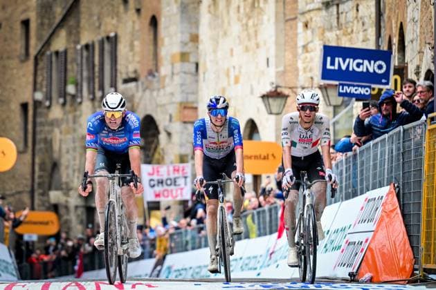 Dutch Mathieu van der Poel of Alpecin-Premier Tech, Italian Giulio Pellizzari of Red Bull-BORA-hansgrohe and Mexican Isaac Del Toro of UAE Team Emirates-XRG sprint to the finish of the second stage of the Tirreno-Adriatico cycling race, from Camaiore to San Gimignano (206 km), Italy, Tuesday 10 March 2026. DIRKxWAEM  x167055982x