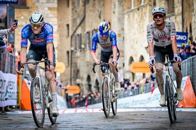 Dutch Mathieu van der Poel of Alpecin-Premier Tech, Italian Giulio Pellizzari of Red Bull-BORA-hansgrohe and Mexican Isaac Del Toro of UAE Team Emirates-XRG sprint to the finish of the second stage of the Tirreno-Adriatico cycling race, from Camaiore to San Gimignano (206 km), Italy, Tuesday 10 March 2026. DIRKxWAEM  x167056480x