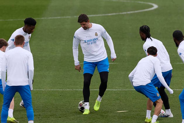 March 10, 2026, Madrid, Spain: Thibaut Courtois (C) of Real Madrid CF seen in action during the training session at Ciudad Real Madrid, on the eve of the UEFA Champions League 2025 2026 Round of 16 first leg football match between Real Madrid CF and Manchester City. Real Madrid CF Training Session And press conference, PK, Pressekonferenz In Spain - 10 Mar 2026  - ZUMAs197 20260310_aaa_s197_009 Copyright: xFedericoxTitonex