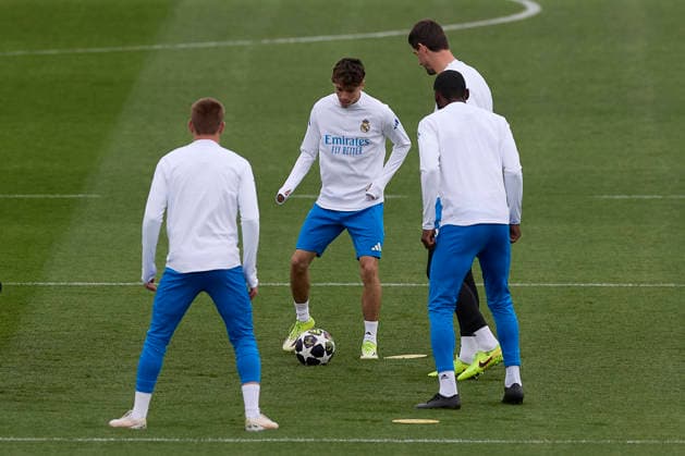March 10, 2026, Madrid, Spain: Thiago Pitarch (C) of Real Madrid CF seen in action during the training session at Ciudad Real Madrid, on the eve of the UEFA Champions League 2025 2026 Round of 16 first leg football match between Real Madrid CF and Manchester City. Real Madrid CF Training Session And press conference, PK, Pressekonferenz In Spain - 10 Mar 2026  - ZUMAs197 20260310_aaa_s197_010 Copyright: xFedericoxTitonex