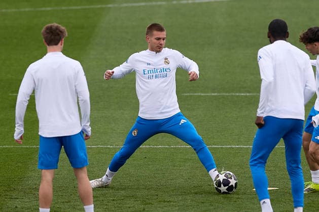 March 10, 2026, Madrid, Spain: Franco Mastantuono (C) of Real Madrid CF seen in action during the training session at Ciudad Real Madrid, on the eve of the UEFA Champions League 2025 2026 Round of 16 first leg football match between Real Madrid CF and Manchester City. Real Madrid CF Training Session And press conference, PK, Pressekonferenz In Spain - 10 Mar 2026  - ZUMAs197 20260310_aaa_s197_013 Copyright: xFedericoxTitonex