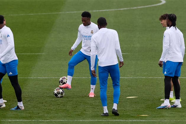 March 10, 2026, Madrid, Spain: Vinicius Junior (L) of Real Madrid CF seen in action during the training session at Ciudad Real Madrid, on the eve of the UEFA Champions League 2025 2026 Round of 16 first leg football match between Real Madrid CF and Manchester City. Real Madrid CF Training Session And press conference, PK, Pressekonferenz In Spain - 10 Mar 2026  - ZUMAs197 20260310_aaa_s197_026 Copyright: xFedericoxTitonex