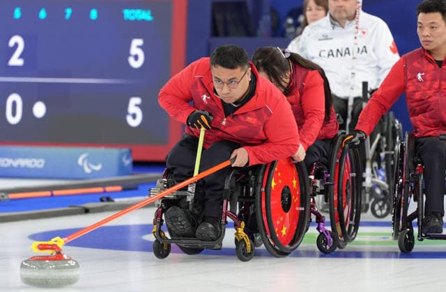 (260310) -- CORTINA D AMPEZZO, March 10, 2026 -- Wang Haitao (1st L) of China reacts during the wheelchair curling mixed team round robin session 7 match between China and Canada at the Milan-Cortina 2026 Paralympic Winter games, Winterspiele,Spiele, Summer games in Cortina D ampezzo, Italy, March 10, 2026. ) (SP)ITALY-CORTINA D AMPEZZO-PARALYMPIC WINTER GAMES-WHEELCHAIR CURLING-MIXED TEAM-ROUND ROBIN-CHN VS CAN CaixYang 