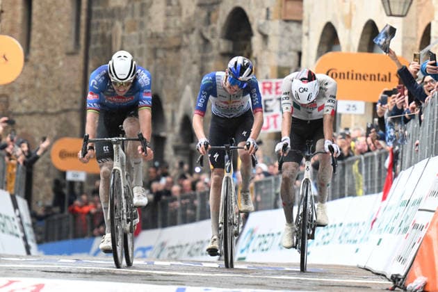 10-03-2026 Tirreno - Adriatico; Tappa 02 Camaiore - San Gimignano; 2026, Alpecin - Premier Tech; 2026, Uae Emirates - Xrg; 2026, Red Bull - Bora Hansgrohe; Van Der Poel, Mathieu; Del Toro Romero, Isaac; Pellizzari, Giulio; San Gimignano; 