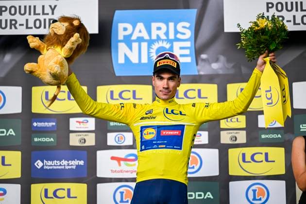 Paris Nice 2026 Stage 3 POUILLY-SUR-LOIRE, FRANCE - MARCH 10 : Ayuso Juan (ESP) of Lidl Trek with the yellow jersey on the podium during stage 3 of the 84th edition of Paris - Nice an UCI World Tour 2.UWT Team Time Trial stage for Men Elite of 23.5 km with start in Cosne-Cours-sur-Loire and finish in Pouilly-sur-Loire on March 10, 2026 in Pouilly-sur-Loire, France, 10 03 2026 ( Motordriver Guy De Vuyst - Pouilly-sur-Loire France  Copyright: xNicoxVereeckenx