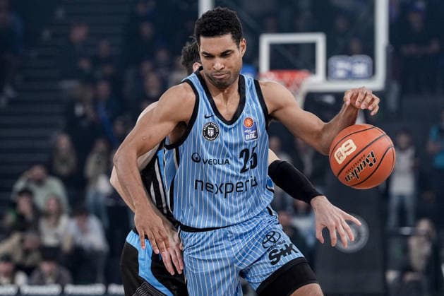 Germany easyCredit BBL, Main Round 2025 26, 26 Matchday Veolia Towers Hamburg vs Science City Jena Inselpark Arena Hamburg Kenneth Ogbe Veolia Towers Hamburg, 25 in attack with ball, steal from behind Copyright: xStefanxTrochax