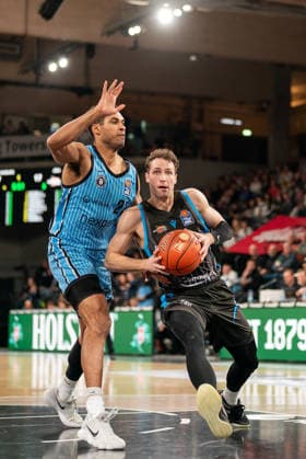 Jack Pagenkopf Science City Jena, 11 dribbling against Kenneth Ogbe Veolia Towers Hamburg, 25 , GER, Veolia Towers Hamburg vs Science City Jena, Basketball, Bundesliga, Matchday 26, Season 2025 2026, 10 03 2026 GER, Veolia Towers Hamburg vs Science City Jena, Basketball, Bundesliga, Matchday 26, Season 2025 2026, 10 03 2026 Hamburg Copyright: xEibner-Pressefoto MaxxVincenx EP_MVN