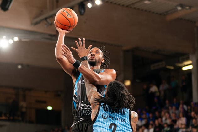 Keith Braxton Jr Science City Jena, 13 on throw, Leonard Thorpe Jr Veolia Towers Hamburg, 02 , GER, Veolia Towers Hamburg vs Science City Jena, Basketball, Bundesliga, Matchday 26, Season 2025 2026, 10 03 2026 GER, Veolia Towers Hamburg vs Science City Jena, Basketball, Bundesliga, Matchday 26, Season 2025 2026, 10 03 2026 Hamburg Copyright: xEibner-Pressefoto MaxxVincenx EP_MVN