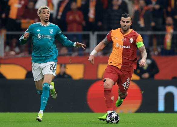 Abdulkerim Bardakci of Galatasaray in action against Hugo Ekitike of Liverpool Galatasaray v Liverpool, UEFA Champions League, Round of 16, First Leg, Football, RAMS Park, Istanbul, Turkiye - 10 Mar 2026Istanbul RAMS Park Turkey EDITORIAL USE ONLY No use with unauthorised audio, video, data, fixture lists, club league logos or live services. Online in-match use limited to 120 images, no video emulation. No use in betting, games or single club league player publications. Copyright: xGeorgexTewkesbury Shutterstockx 16740258ah