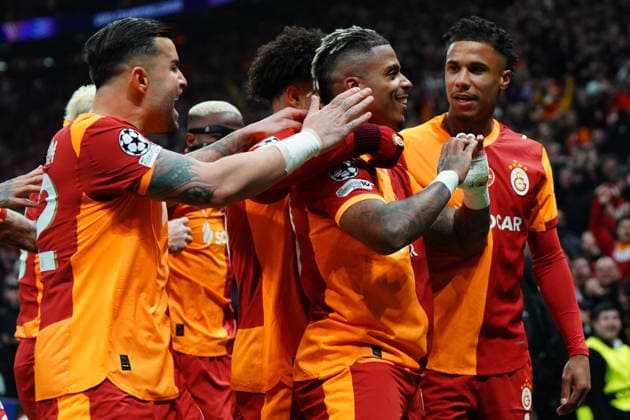 NBUL, TURKEY - MARCH 10: Mario Lemina of Galatasaray celebrates after scoring the first goal of his team with teammates during the UEFA Champions League 2025 26 Round of 16 First Leg match between Galatasaray SK and Liverpool FC at Ali Sami Yen Spor Kompleksi on March 10, 2026 in Istanbul, Turkey. Istanbul Turkey Copyright: xSeskimphotox GSaray-Liverpool-100326 (6)