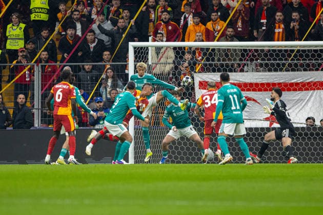 Football - UEFA Champions League - Round of 16 - 1st Leg - Galatasaray SK v Liverpool FC ISTANBUL, TURKEY - Tuesday, March 10, 2026: Galatasaray s Gökdeniz Gürpüz scores the first goal during the UEFA Champions League Round of 16 1st Leg match between Galatasaray SK and Liverpool FC at the Ali Sami Yen Stadium. (Photo by David Rawcliffe Propaganda) ISTANBUL Ali Sami Yen Stadium MARMARA TURKEY  Copyright: xDavidxRawcliffex P2026-03-10-Galatasaray_Liverpool-44