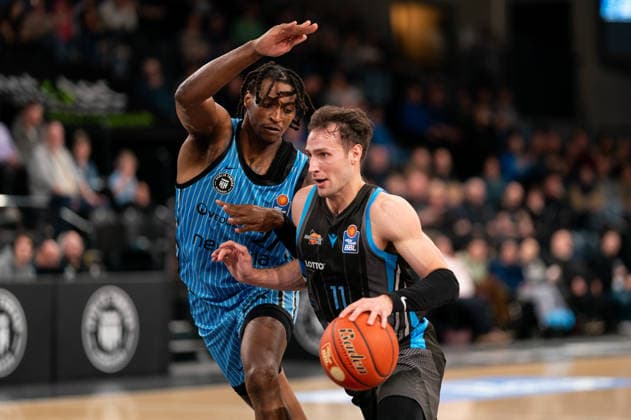Jack Pagenkopf Science City Jena, 11 dribbling against Karl Gamble Veolia Towers Hamburg, 27 , GER, Veolia Towers Hamburg vs Science City Jena, Basketball, Bundesliga, Matchday 26, Season 2025 2026, 10 03 2026 GER, Veolia Towers Hamburg vs Science City Jena, Basketball, Bundesliga, Matchday 26, Season 2025 2026, 10 03 2026 Hamburg Copyright: xEibner-Pressefoto MaxxVincenx EP_MVN
