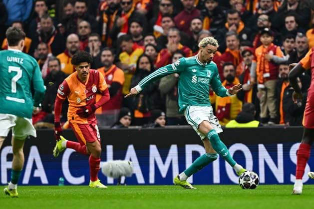 Galatasaray v Liverpool - UEFA Champions League ISTANBUL, TURKIYE - MARCH 10: Galatasaray’s Gabriel Davi Gomes Sara in action against Hugo Ekitike (22)) of Liverpool during the UEFA Champions League round of 16 play-off first leg match between Galatasaray and Liverpool at RAMS Park in Istanbul, Turkiye, on March 10, 2026. Cem Tekkesinoglu Anadolu Istanbul Turkey. Editorial use only. Please get in touch for any other usage.  Copyright: x2026xAnadoluxCemxTekkesinoglux