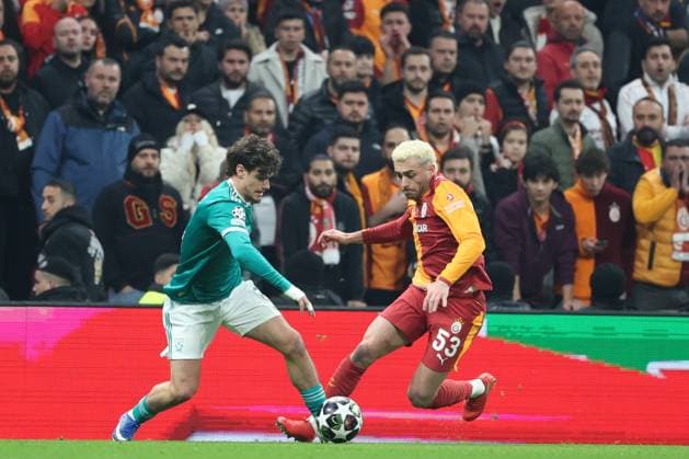 ISTANBUL, TURKEY, MAR. 10, 2026 SOCCER UEFA CHAMPIONS LEAGUE ROUND OF 16 1ST LEG, GALATASARAY vs. LIVERPOOL Baris Alper Yilmaz of Galatasaray A.S. in duel ISTANBUL ISTANBUL, TURKEY RAMS Park RAMS Park, Istanbul TURKEY