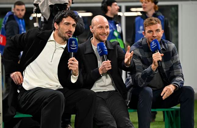 10 03 2026, Football UEFA Championsleague 2025 2026 Round of 16, Atalanta Bergamo FC Bayern Munich, in the New Balance Arena Bergamo, Italy , f l Mats Hummels, Benedikt Höwedes , Christoph Kramer all Germany DFL and DFB regulations prohibit any use of photographs as image sequences and or quasi video