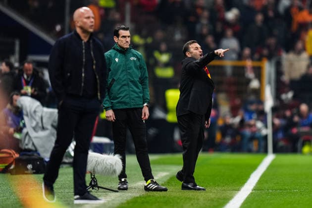 Galatasaray v Liverpool - UEFA Champions League ISTANBUL, TURKIYE - MARCH 10: Head coach of Galatasaray, Okan Buruk, gives tactical information during the UEFA Champions League round of 16 play-off first leg match between Galatasaray and Liverpool at RAMS Park in Istanbul, Turkiye, on March 10, 2026. Hakan Akgun Anadolu Istanbul Turkey. Editorial use only. Please get in touch for any other usage.  Copyright: x2026xAnadoluxHakanxAkgunx