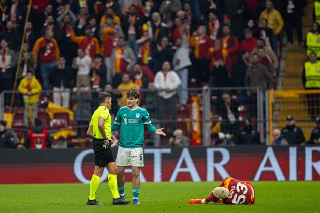Football - UEFA Champions League - Round of 16 - 1st Leg - Galatasaray SK v Liverpool FC ISTANBUL, TURKEY - Tuesday, March 10, 2026: Liverpool s Milos Kerkez receives a yellow card after a challenge on Galatasaray s BarÄ±Åü YÄ±lmaz (R) during the UEFA Champions League Round of 16 1st Leg match between Galatasaray SK and Liverpool FC at the Ali Sami Yen Stadium. (Photo by David Rawcliffe Propaganda) ISTANBUL Ali Sami Yen Stadium MARMARA TURKEY  Copyright: xDavidxRawcliffex P2026-03-10-Galatasaray_Liverpool-57