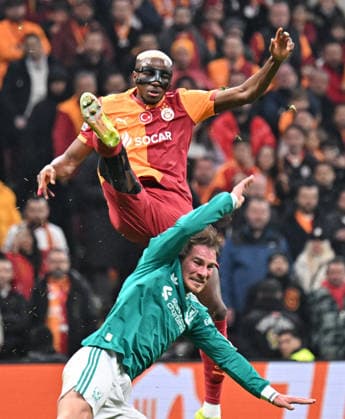 Galatasaray v Liverpool - UEFA Champions League ISTANBUL, TURKIYE - MARCH 10: Alexis Mac Allister of Liverpool in action against Victor Osimhen of Galatasaray during the UEFA Champions League round of 16 play-off first leg match between Galatasaray and Liverpool at RAMS Park in Istanbul, Turkiye, on March 10, 2026. Elif Ozturk Anadolu Istanbul Turkey. Editorial use only. Please get in touch for any other usage.  Copyright: x2026xAnadoluxElifxOzturkx