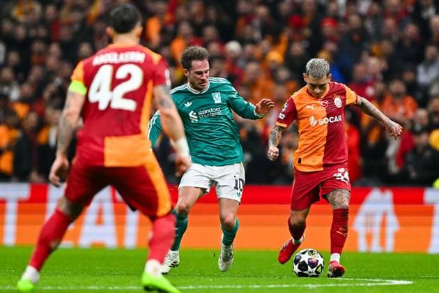 Galatasaray v Liverpool - UEFA Champions League ISTANBUL, TURKIYE - MARCH 10: Lucas Torreira (34) of Galatasaray in action against Alexis Mac Allister (10) of Liverpool during the UEFA Champions League round of 16 play-off first leg match between Galatasaray and Liverpool at RAMS Park in Istanbul, Turkiye, on March 10, 2026. Cem Hasret Tekkesinoglu Anadolu Istanbul Turkey. Editorial use only. Please get in touch for any other usage.  Copyright: x2026xAnadoluxCemxHasretxTekkesinoglux