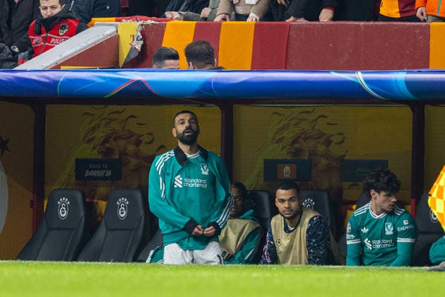 Football - UEFA Champions League - Round of 16 - 1st Leg - Galatasaray SK v Liverpool FC ISTANBUL, TURKEY - Tuesday, March 10, 2026: Liverpool s Mohamed Salah sits on the bench following his substitution during the UEFA Champions League Round of 16 1st Leg match between Galatasaray SK and Liverpool FC at the Ali Sami Yen Stadium. (Photo by David Rawcliffe Propaganda) ISTANBUL Ali Sami Yen Stadium MARMARA TURKEY  Copyright: xDavidxRawcliffex P2026-03-10-Galatasaray_Liverpool-86
