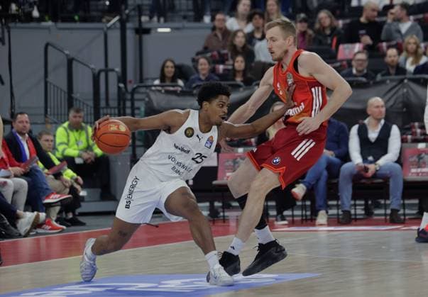 Braunschweigs 25 SHERFIELD vs Bayerns 5 Niels GIFFEY Basketball Bayern Braunschweig Bundesliga, FC Bayern Basketball Basketball Löwen Braunschweig, 25 Matchday, Season 2025 2026, 10 03 2026, in Munich, S A P G A R D E N, Germany Source Copyright Credit Oryk HAIST xBASKETBALL-BAYERN-BRAUNSCHWEIGx