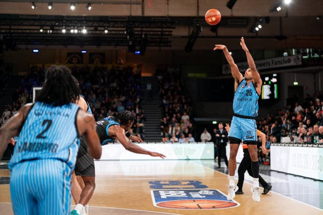 Kenneth Ogbe Veolia Towers Hamburg, 25 on throw, GER, Veolia Towers Hamburg vs Science City Jena, Basketball, Bundesliga, Matchday 26, Season 2025 2026, 10 03 2026 GER, Veolia Towers Hamburg vs Science City Jena, Basketball, Bundesliga, Matchday 26, Season 2025 2026, 10 03 2026 Hamburg Copyright: xEibner-Pressefoto MaxxVincenx EP_MVN