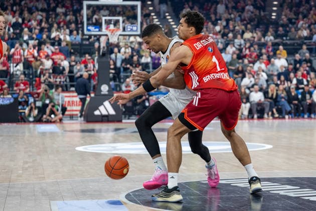 Oscar da Silva 1 FC Bayern Basketball in duel with David N Guessan 1 Basketball Loewen Braunschweig , FC Bayern Basketball vs Basketball Loewen Braunschweig, BBL, 25 Matchday, 10 03 2026 Munich Bavaria Germany Copyright: xkolbert-press UlrichxGamelx
