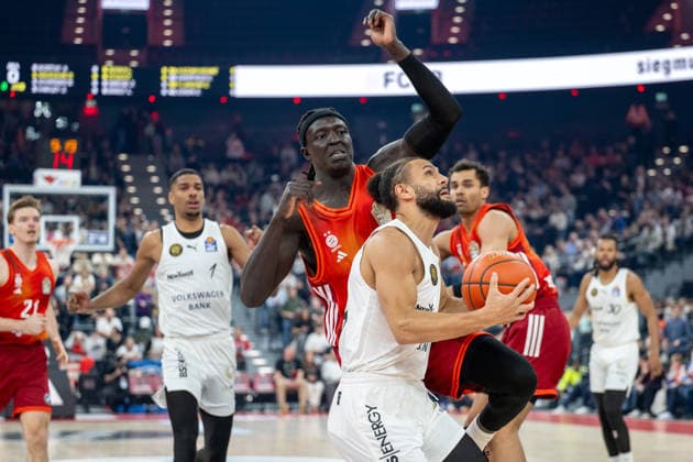 Wenyen Gabriel 32 FC Bayern Basketball in duel with Kaza Kajami Keane 24 Basketball Loewen Braunschweig , FC Bayern Basketball vs Basketball Loewen Braunschweig, BBL, 25 Matchday, 10 03 2026 Munich Bavaria Germany Copyright: xkolbert-press UlrichxGamelx