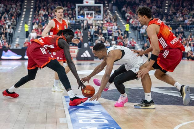 Wenyen Gabriel 32 FC Bayern Basketball in duel with David N Guessan 1 Basketball Loewen Braunschweig , FC Bayern Basketball vs Basketball Loewen Braunschweig, BBL, 25 Matchday, 10 03 2026 Munich Bavaria Germany Copyright: xkolbert-press UlrichxGamelx