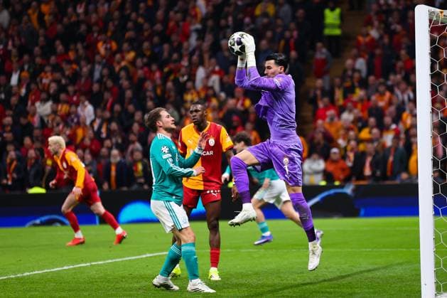 Galatasaray v Liverpool - UEFA Champions League ISTANBUL, TURKIYE - MARCH 10: Galatasaray goalkeeper Ugurcan Cakir (1) challenges an opponent during the UEFA Champions League round of 16 first leg match between Galatasaray and Liverpool at RAMS Park in Istanbul, Turkiye, on March 10, 2026. Cem Hasret Tekkesinoglu Anadolu Istanbul Turkey. Editorial use only. Please get in touch for any other usage.  Copyright: x2026xAnadoluxCemxHasretxTekkesinoglux