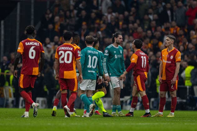 Football - UEFA Champions League - Round of 16 - 1st Leg - Galatasaray SK v Liverpool FC ISTANBUL, TURKEY - Tuesday, March 10, 2026: Liverpool s Dominik Szoboszlai and Galatasaray s Yunus Akgün clashing over the yellow card during the UEFA Champions League Round of 16 1st Leg match between Galatasaray SK and Liverpool FC at the Ali Sami Yen Stadium. (Photo by David Rawcliffe Propaganda) ISTANBUL Ali Sami Yen Stadium MARMARA TURKEY  Copyright: xDavidxRawcliffex P2026-03-10-Galatasaray_Liverpool-118