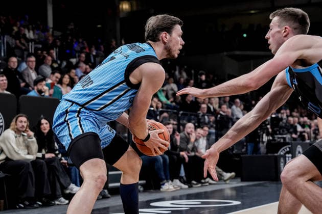 Germany easyCredit BBL, Main Round 2025 26, 26 Matchday Veolia Towers Hamburg vs Science City Jena Inselpark Arena Hamburg Jan Niklas Wimberg Veolia Towers Hamburg, 17 , Joe Wieskamp Science City Jena, 10 Copyright: xStefanxTrochax