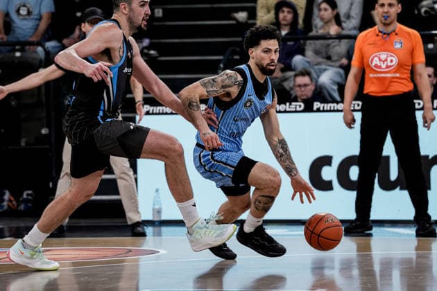 Germany easyCredit BBL, Main Round 2025 26, 26 Matchday Veolia Towers Hamburg vs Science City Jena Inselpark Arena Hamburg Devon Daniels Veolia Towers Hamburg, 21 , Kristofer Krause Science City Jena, 36 Copyright: xStefanxTrochax