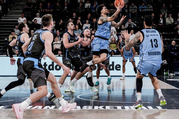 Germany easyCredit BBL, Main Round 2025 26, 26 Matchday Veolia Towers Hamburg vs Science City Jena Inselpark Arena Hamburg Devon Daniels Veolia Towers Hamburg, 21 Lay Up Corner, Martin Breunig Veolia Towers Hamburg, 13 , Robin Christen Science City Jena, 8 , Joe Wieskamp Science City Jena, 10 , Kenneth Ogbe Veolia Towers Hamburg, 25 Copyright: xStefanxTrochax